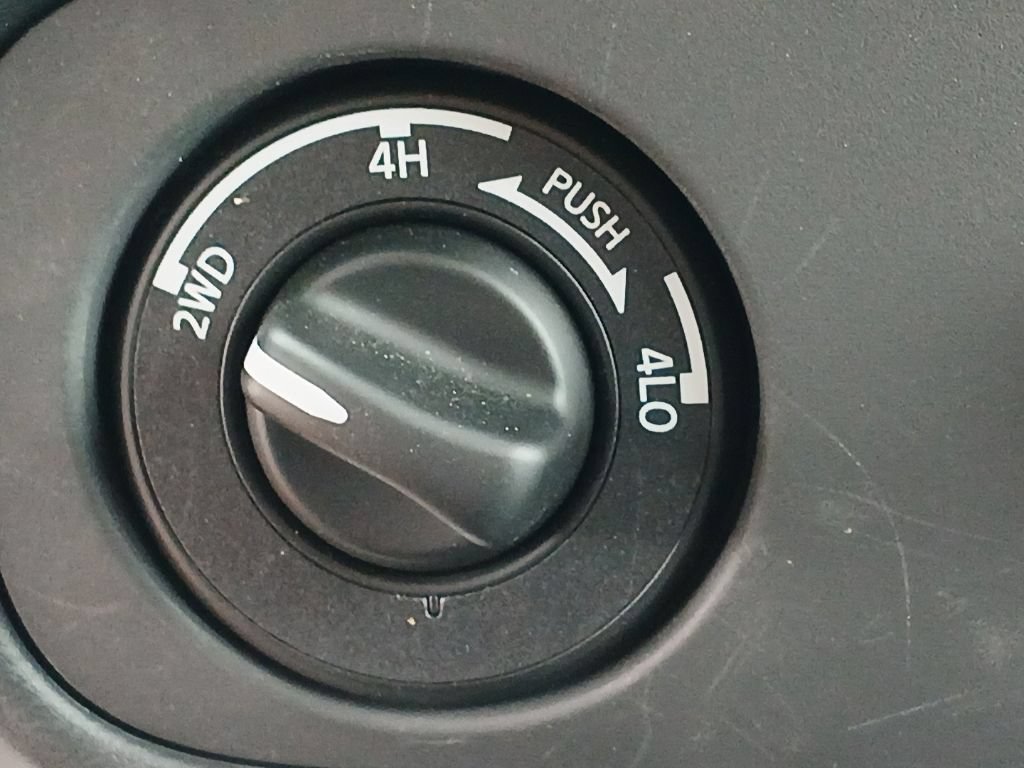 Used 2025 Nissan Frontier SV AWD/4WD image 24
