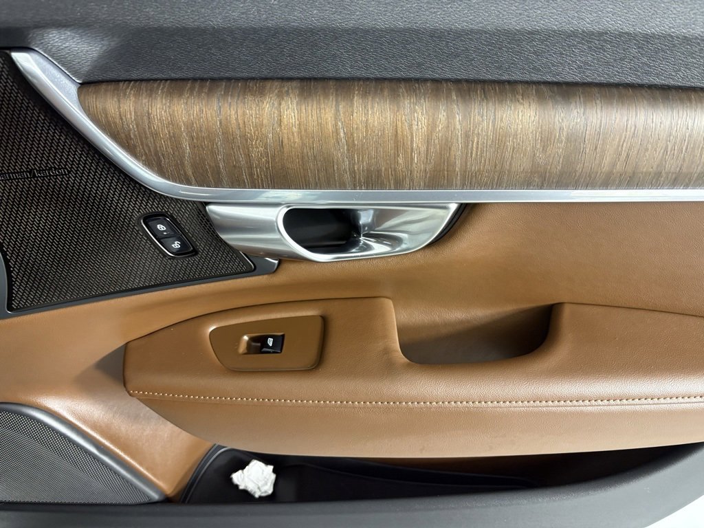 Used 2025 Volvo V90 B6 Cross Country Plus w/ Protection Package Premier image 12