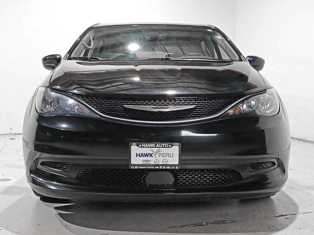 Used 2024 Chrysler Voyager LX FWD image 2