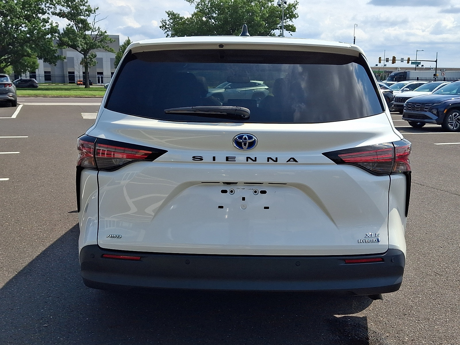 Used 2021 Toyota Sienna XLE AWD/4WD image 5