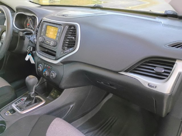Used 2014 Jeep Cherokee Sport FWD image 45