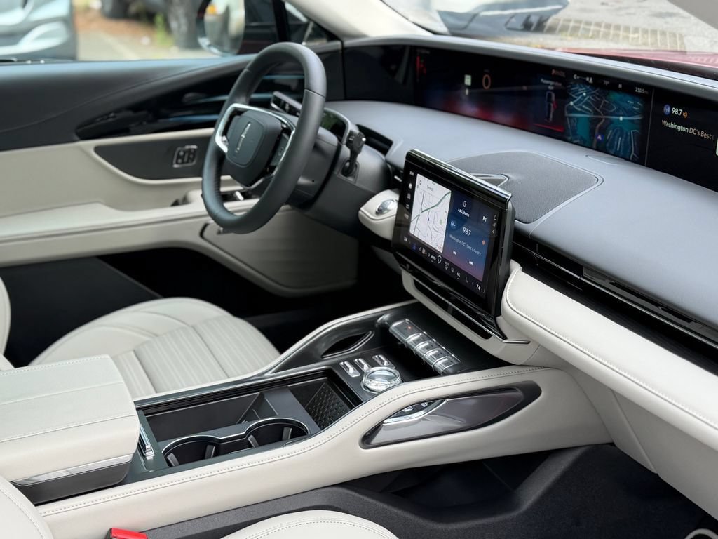 New 2026 Lincoln Nautilus Reserve w/ Jet Appearance Package AWD/4WD image 17