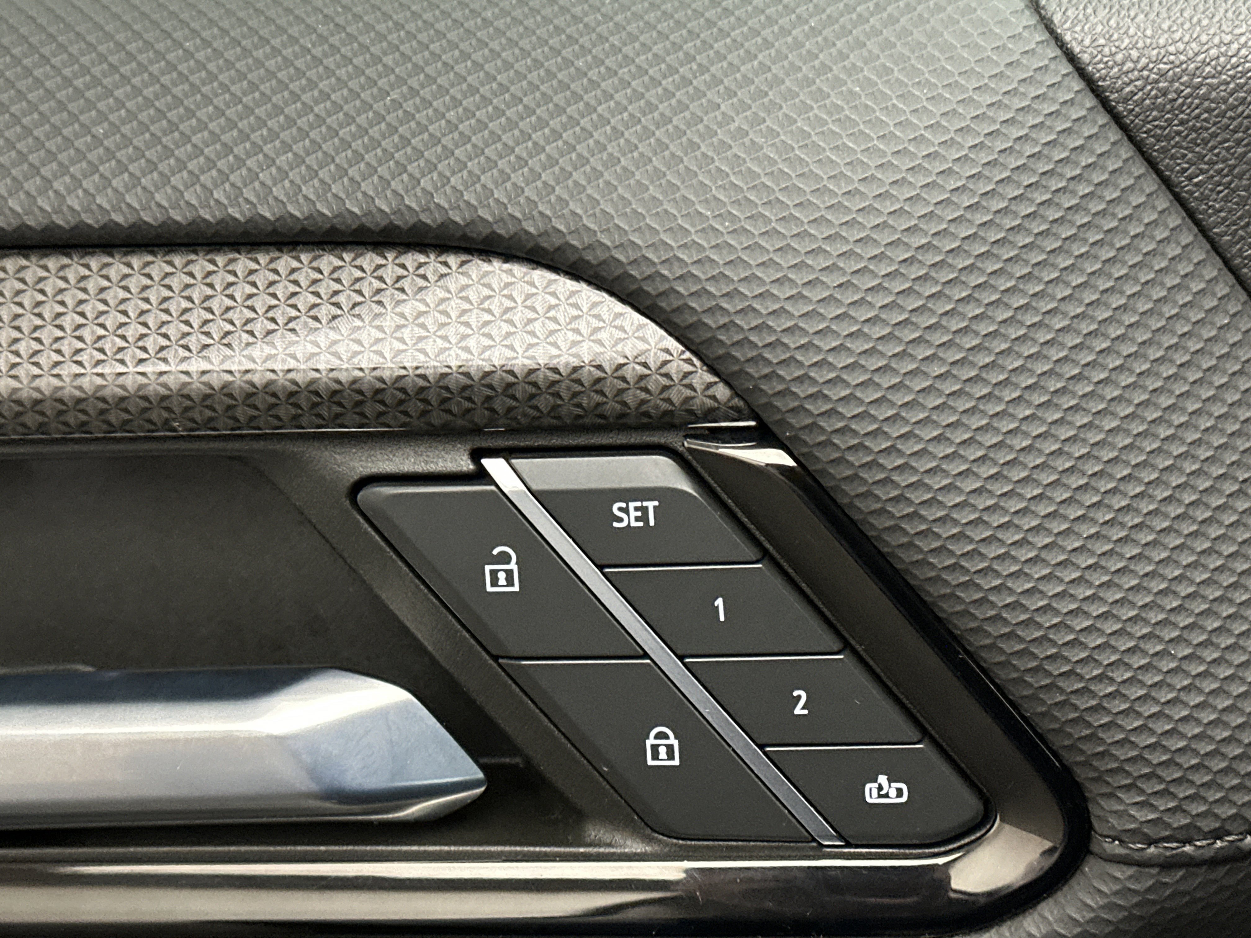 Used 2022 Chevrolet Silverado 1500 ZR2 w/ Technology Package image 41