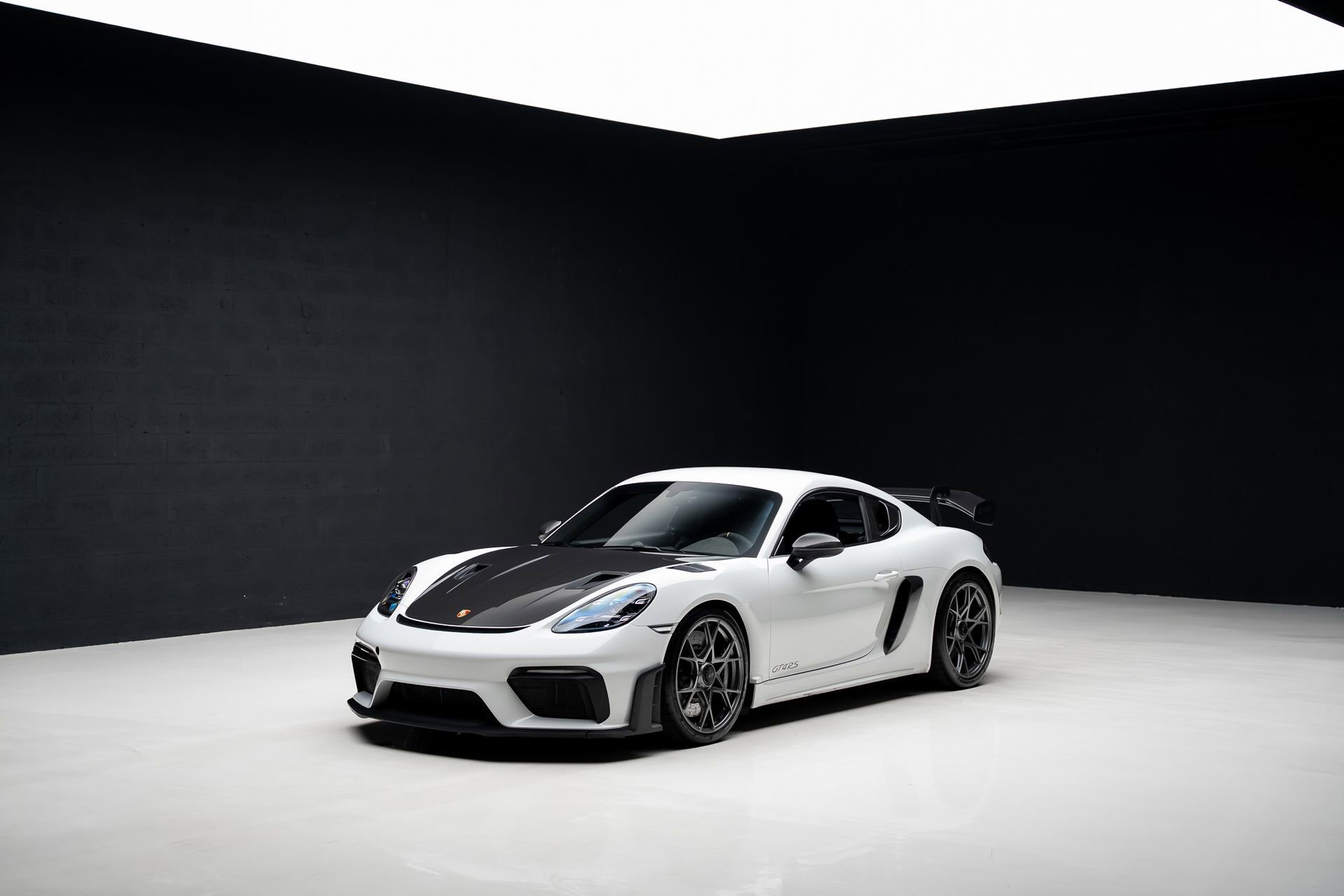Used 2023 Porsche 718 Cayman GT4 RS w/ Weissach Package RWD image 4