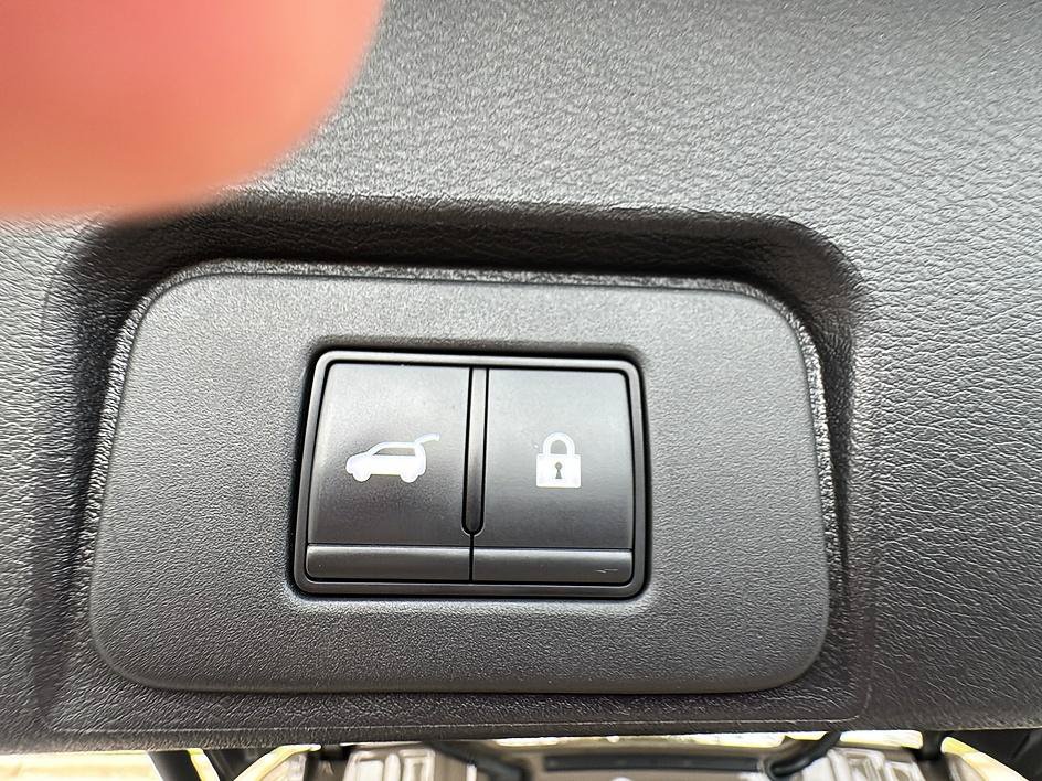 Certified 2025 Nissan Rogue SV AWD/4WD image 39