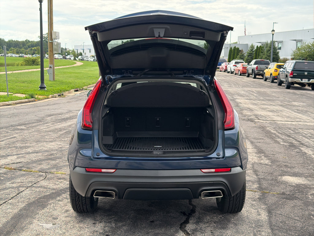 Used 2021 Cadillac XT4 Luxury w/ Cold Weather Package AWD/4WD image 38