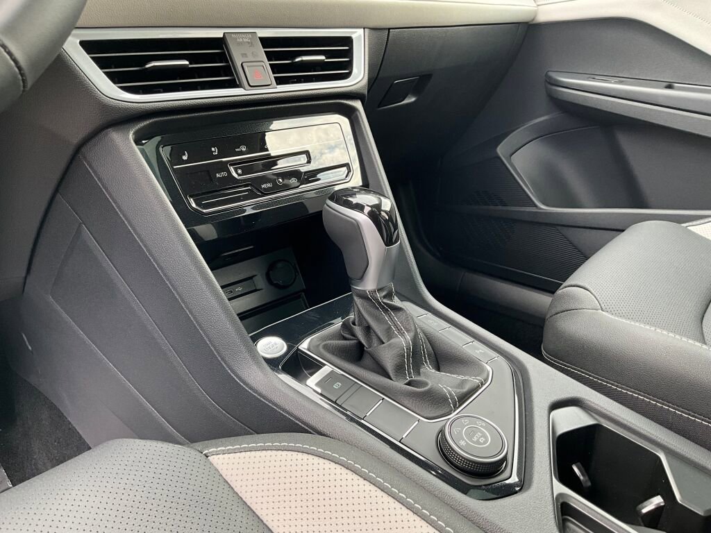 New 2025 Volkswagen Taos SEL AWD/4WD image 18