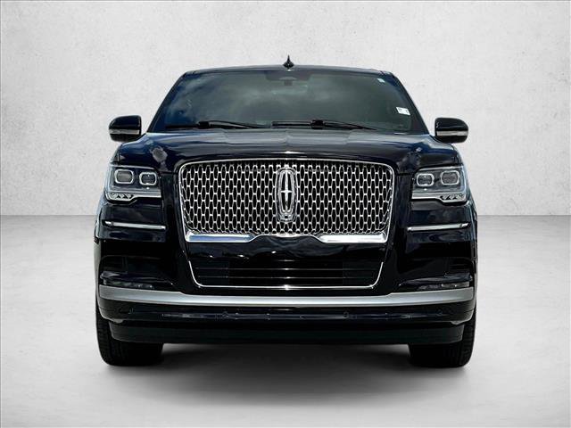 Used 2023 Lincoln Navigator L Reserve RWD image 3