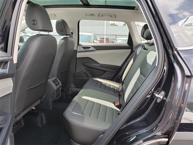 New 2025 Volkswagen Taos SEL image 8