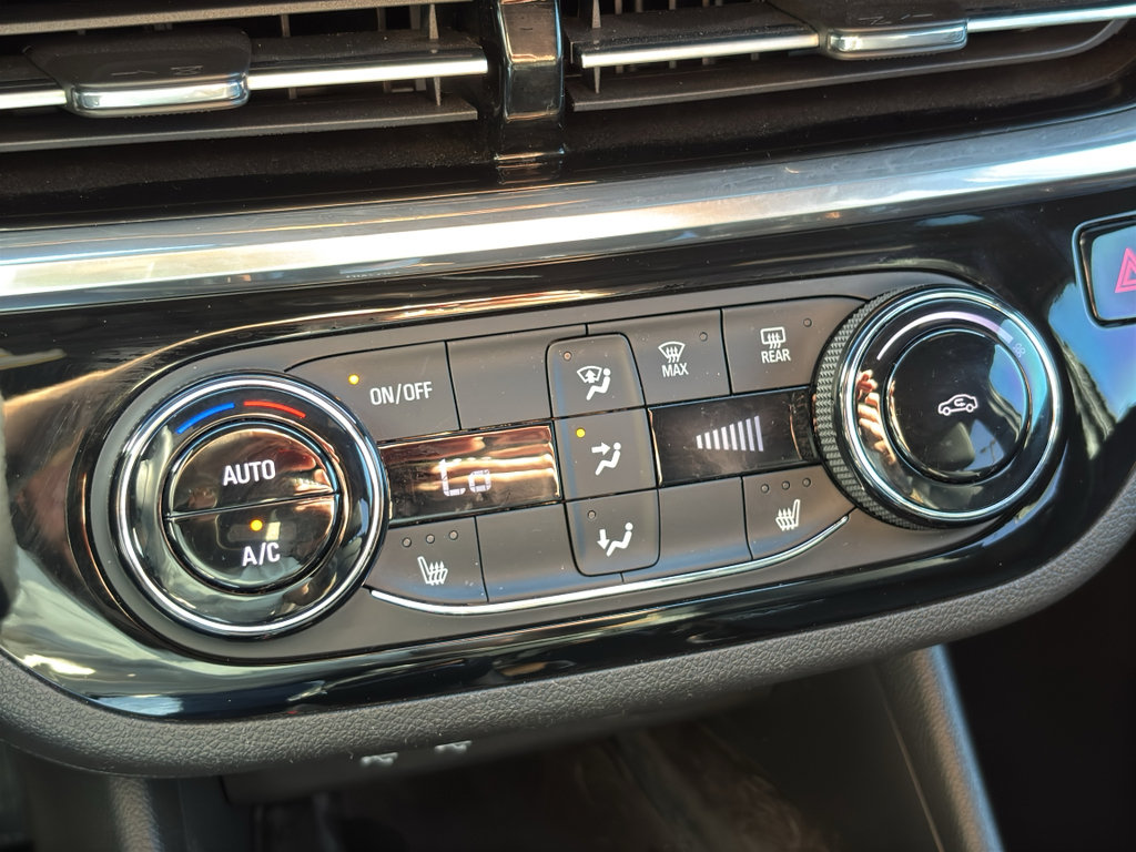 Used 2024 Buick Envista Sport Touring w/ Convenience I Package FWD image 24