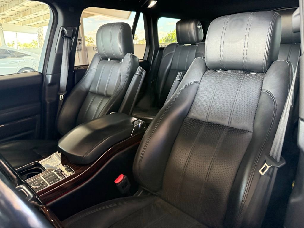 Used 2016 Land Rover Range Rover HSE image 3