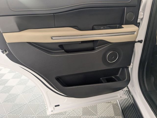 Used 2024 Ford Expedition Limited image 32