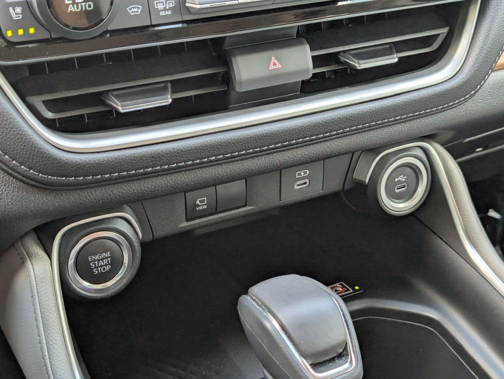 Used 2025 Toyota Grand Highlander AWD image 19