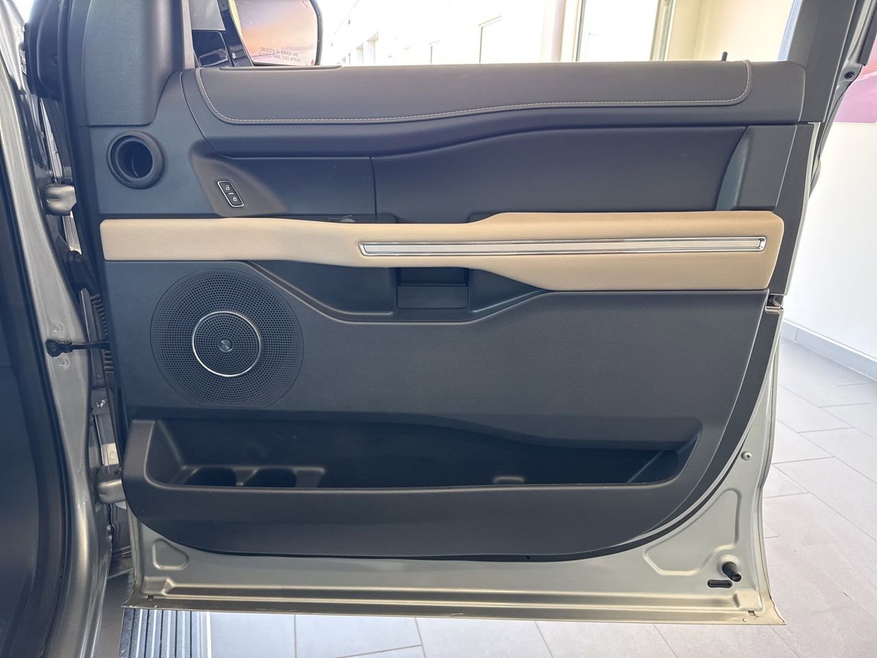 Used 2024 Ford Expedition Limited image 56