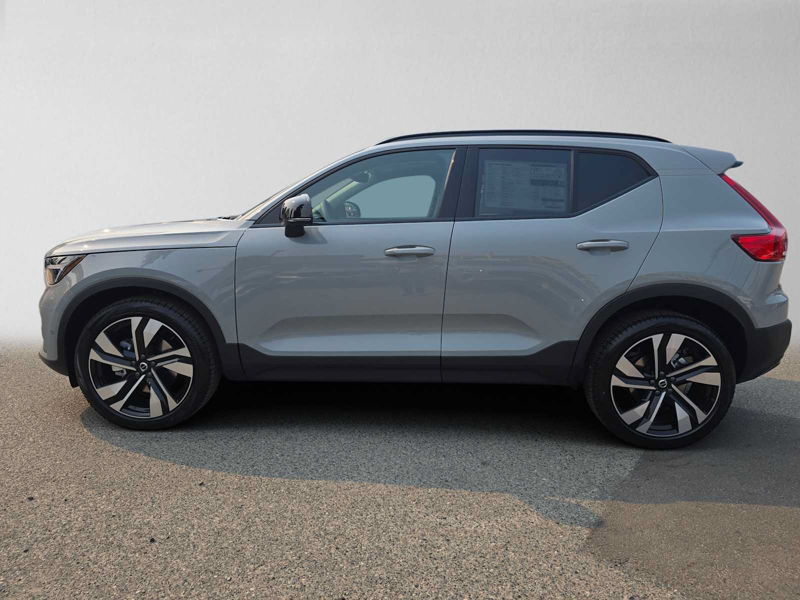 New 2026 Volvo XC40 B5 Ultra w/ Protection Package Premier AWD/4WD image 6