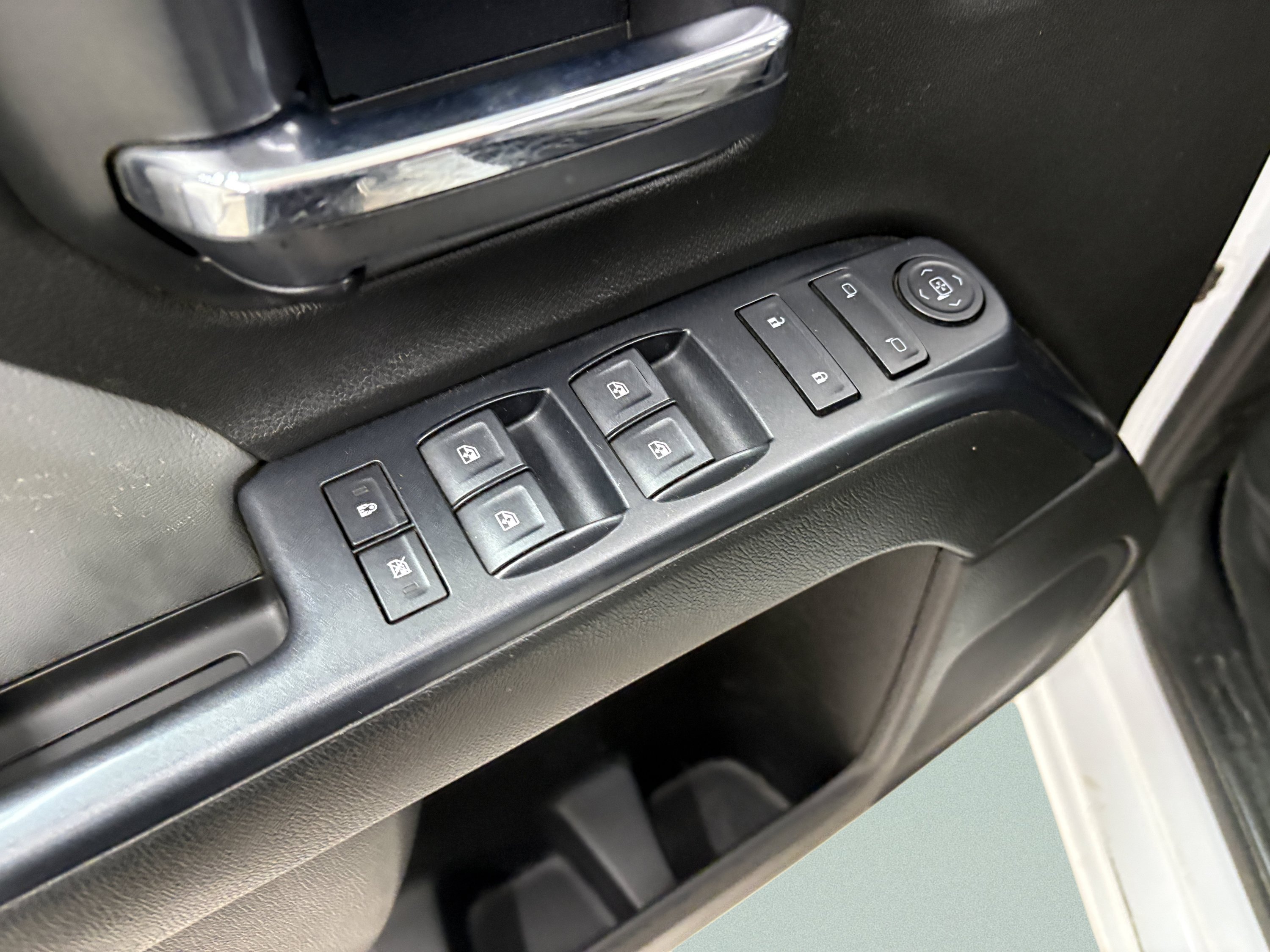 Used 2018 Chevrolet Silverado 1500 4x4 Double Cab image 23