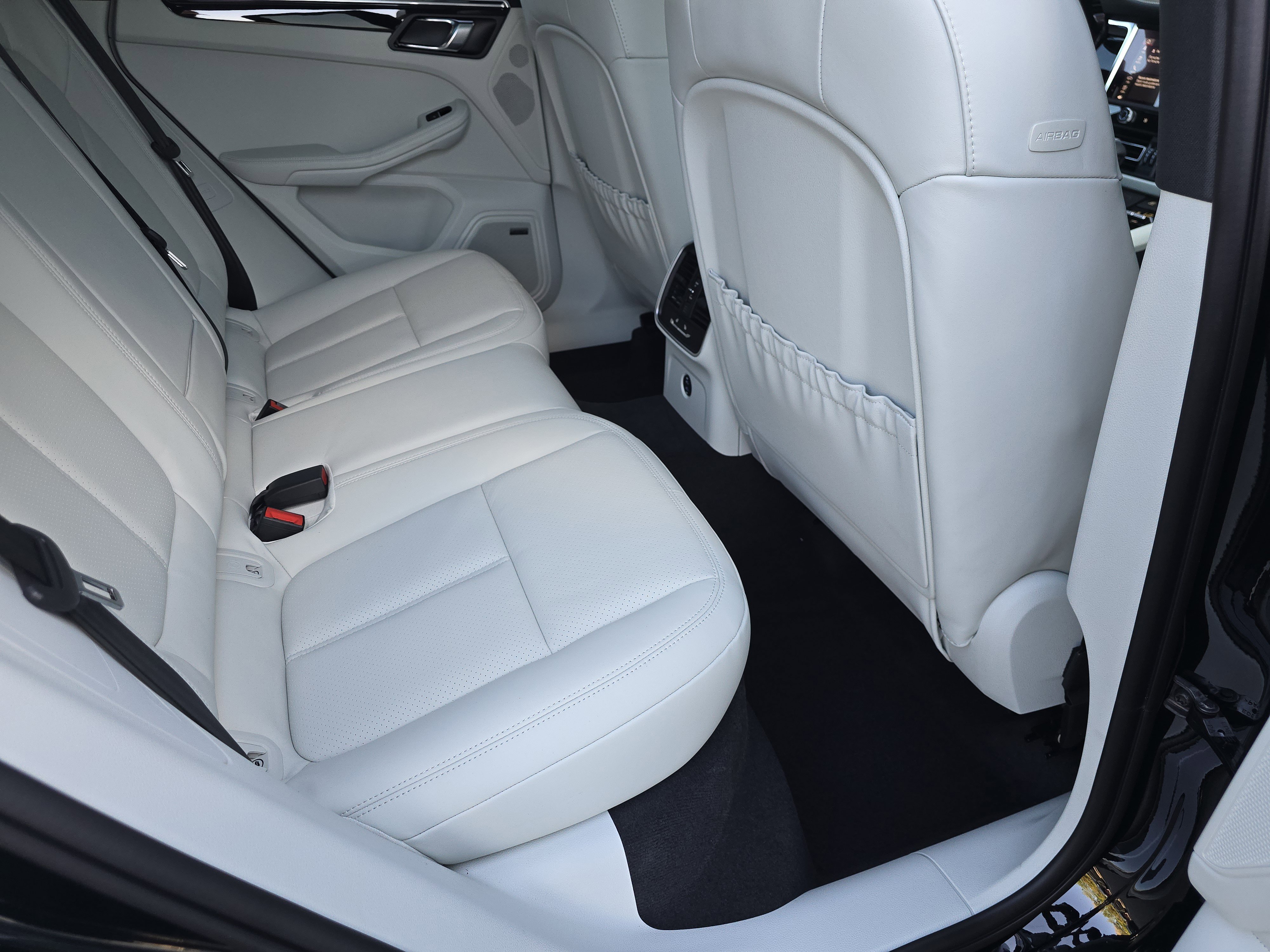 New 2026 Porsche Macan image 14