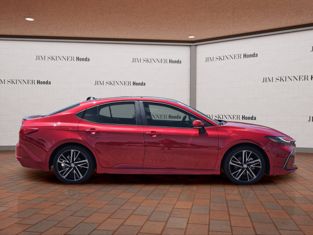Used 2025 Toyota Camry XSE FWD image 7
