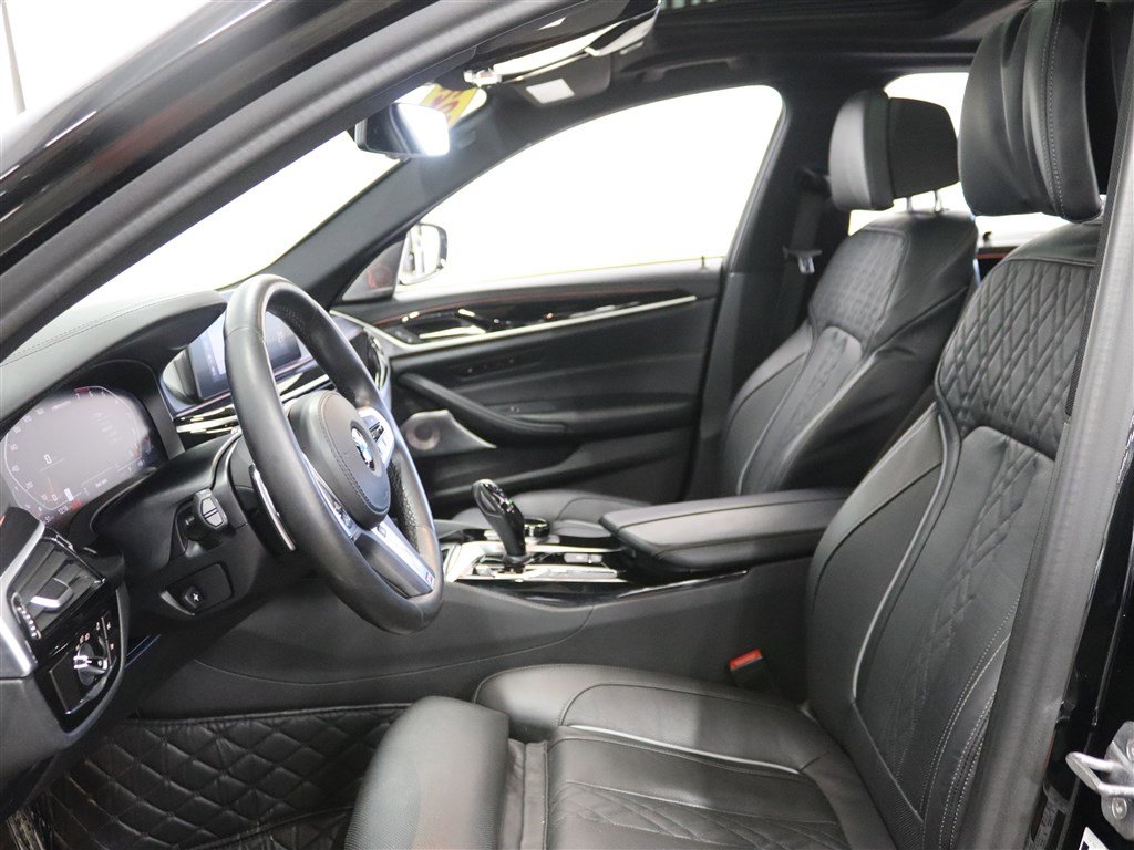 Used 2020 BMW M550i xDrive w/ Executive Package image 9