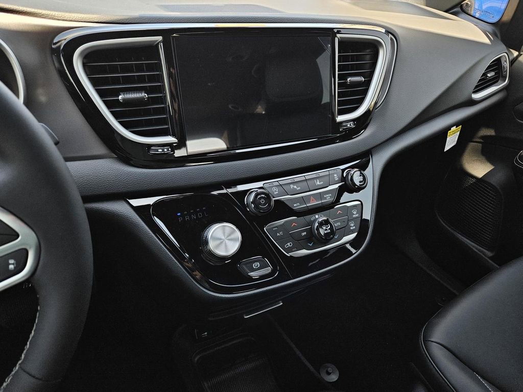 New 2026 Chrysler Voyager LX FWD image 17
