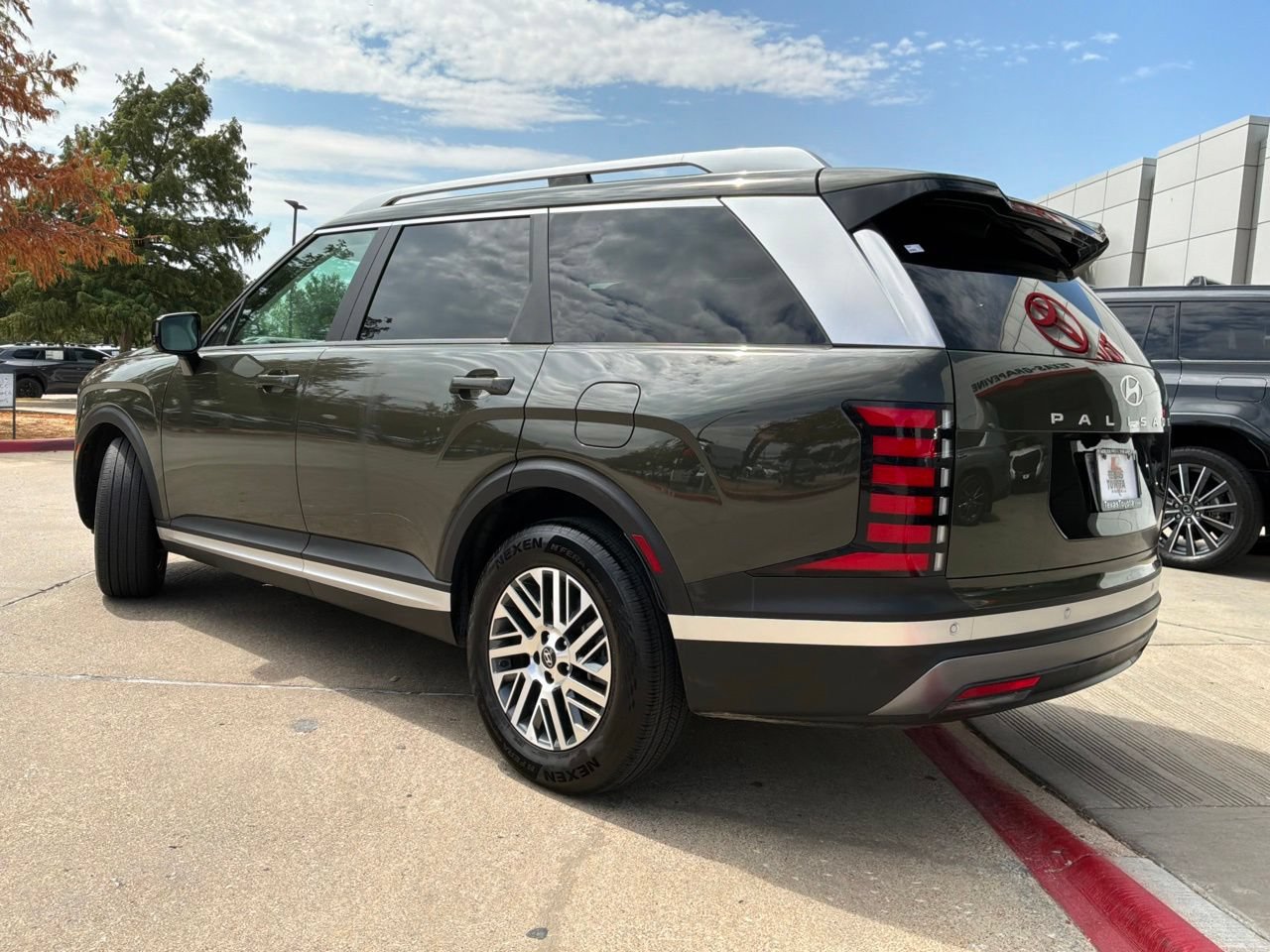 Used 2026 Hyundai Palisade SEL FWD image 8