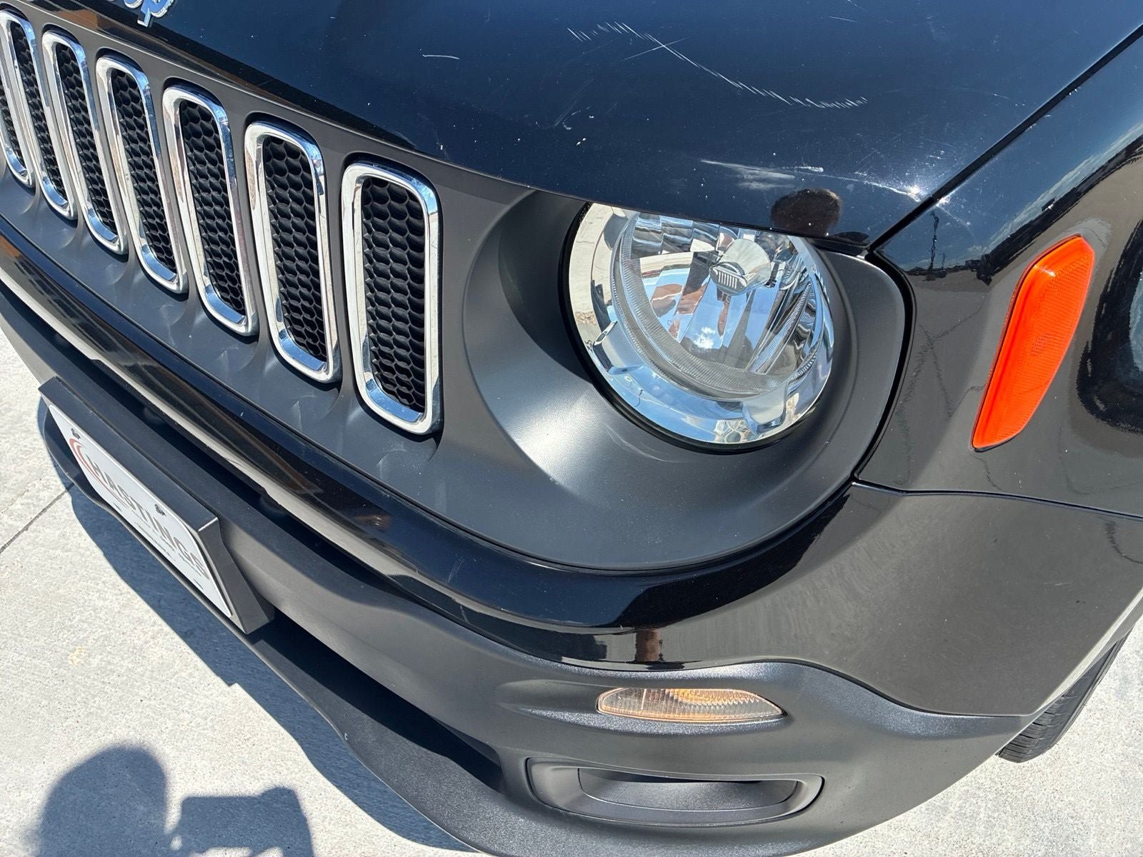 Used 2018 Jeep Renegade Latitude w/ Cold Weather Group AWD/4WD image 10