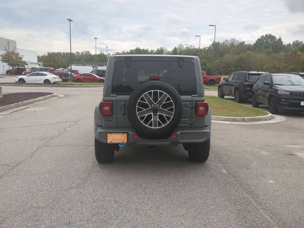 Used 2022 Jeep Wrangler Unlimited Sahara AWD/4WD image 4