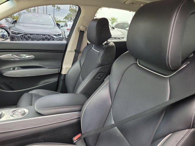 Used 2022 Genesis GV70 2.5T w/ Advanced Package AWD/4WD image 18