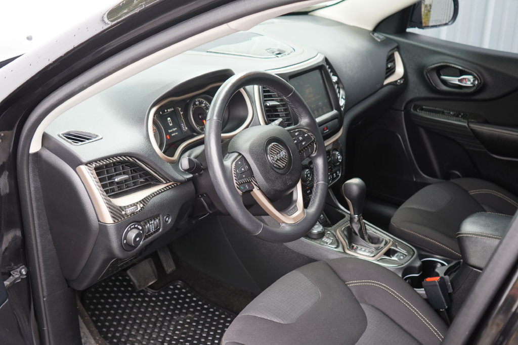 Used 2016 Jeep Cherokee Latitude w/ Comfort/Convenience Group AWD/4WD image 11