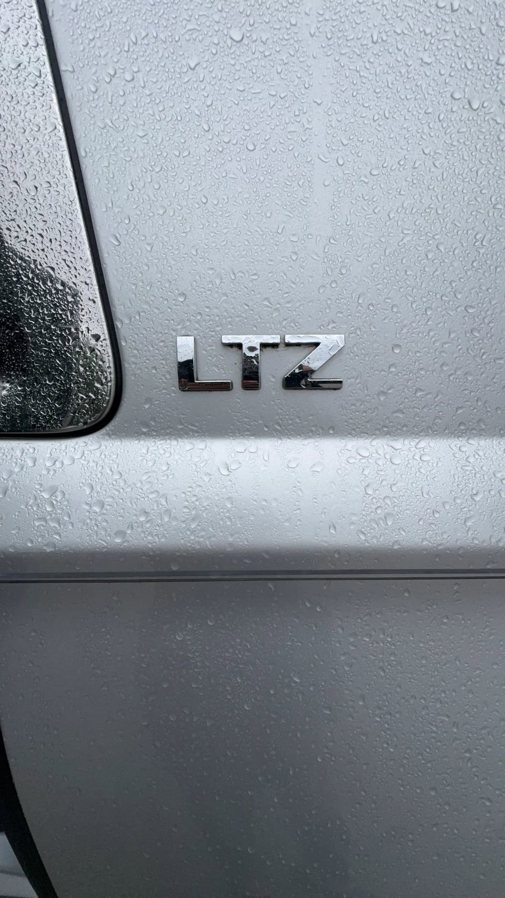 Used 2016 Chevrolet Suburban LTZ RWD image 24