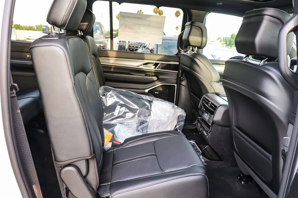 New 2026 Jeep Grand Wagoneer Limited AWD/4WD image 19