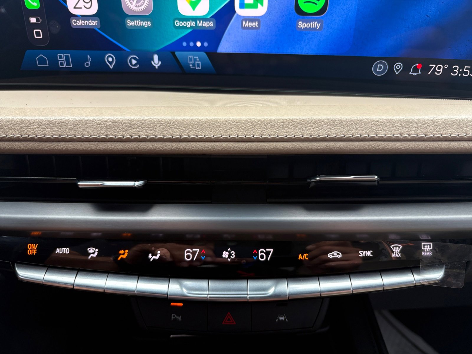 Used 2024 Cadillac XT4 Luxury w/ LPO, Floor Liner Package FWD image 16