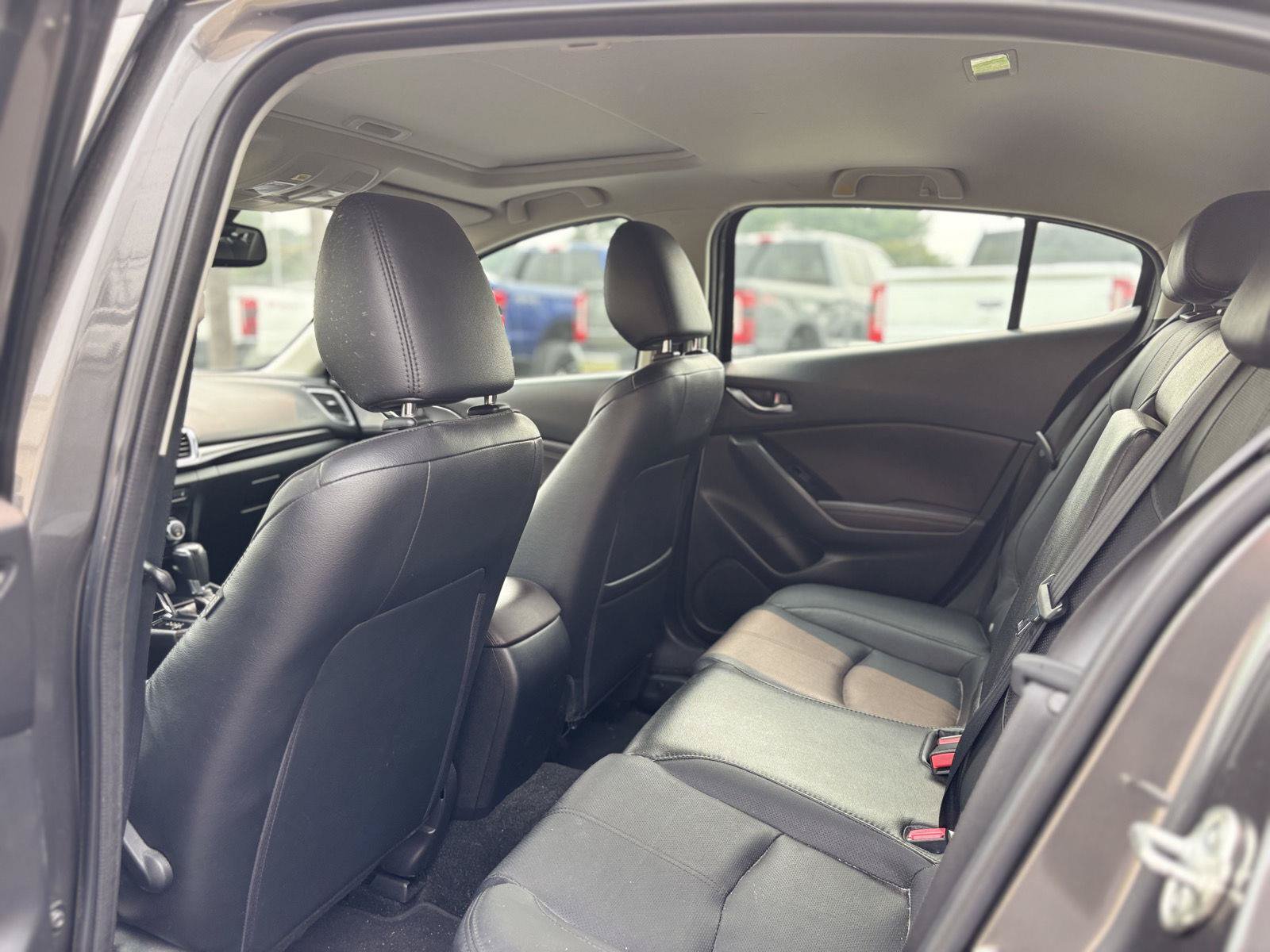 Used 2018 MAZDA MAZDA3 Grand Touring w/ Premium Equipment Package FWD image 17