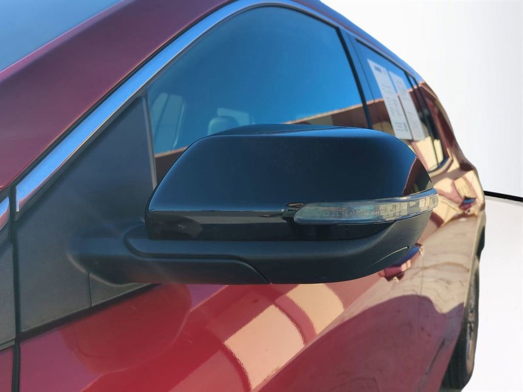 Used 2025 Chevrolet Traverse LT image 12