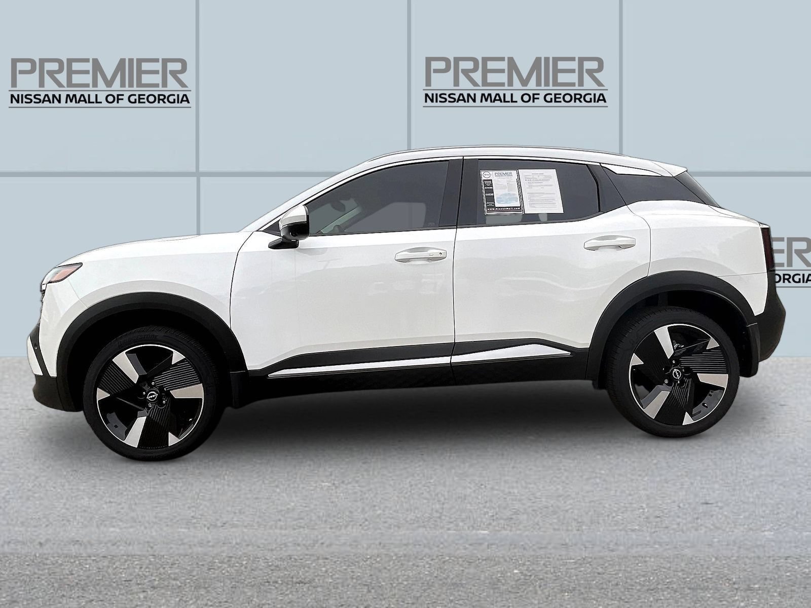 Certified 2025 Nissan Kicks SR FWD image 4