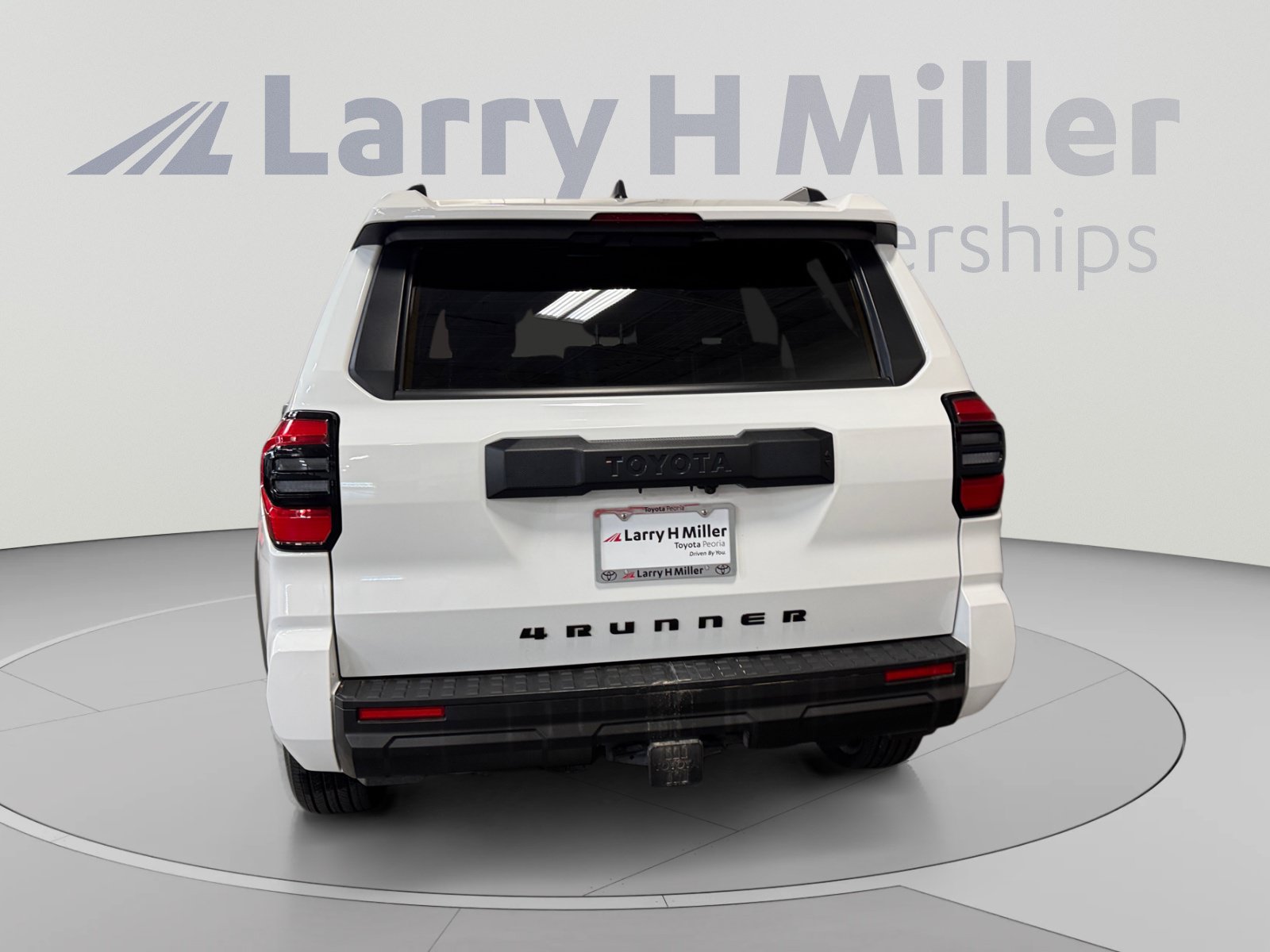 Certified 2025 Toyota 4Runner SR5 AWD/4WD image 4