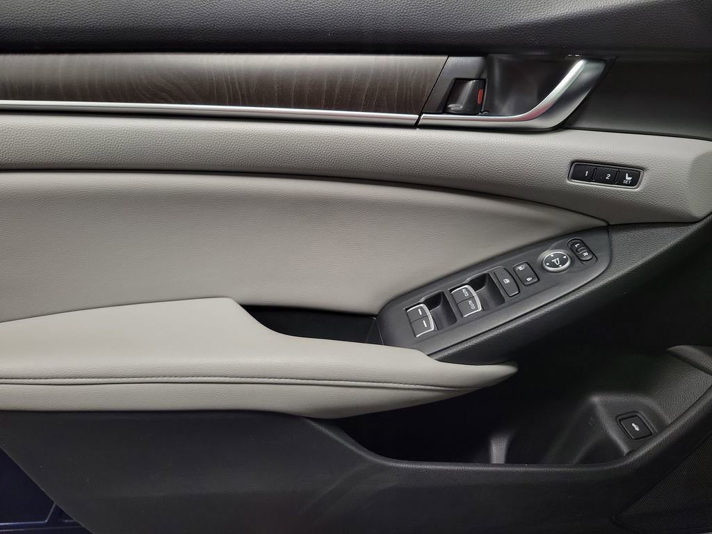 Used 2018 Honda Accord Touring image 24