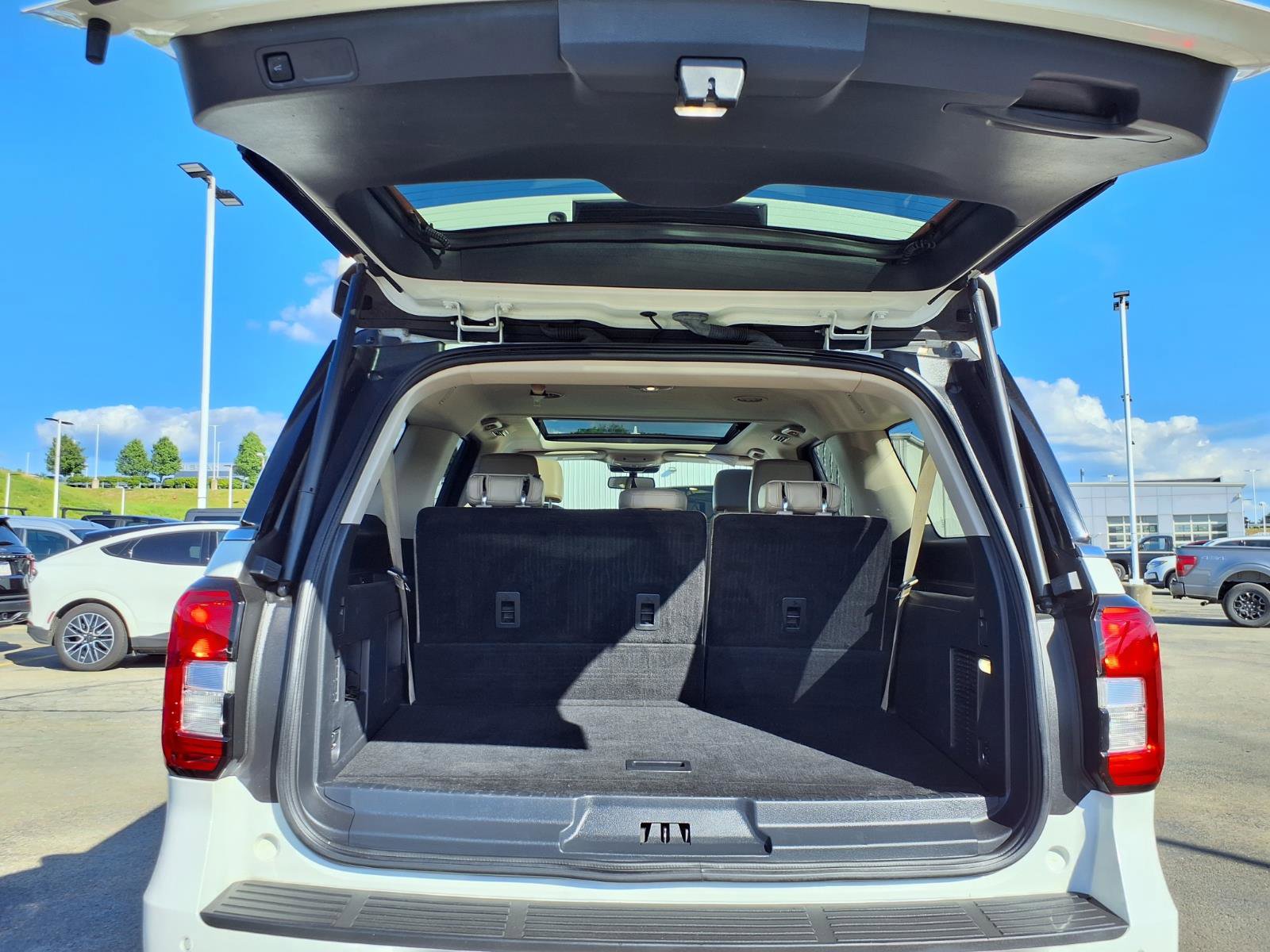 Used 2022 Ford Expedition Max XLT AWD/4WD image 12