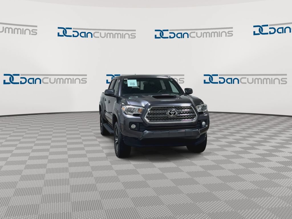 Used 2016 Toyota Tacoma TRD Sport w/ Towing Package AWD/4WD image 3