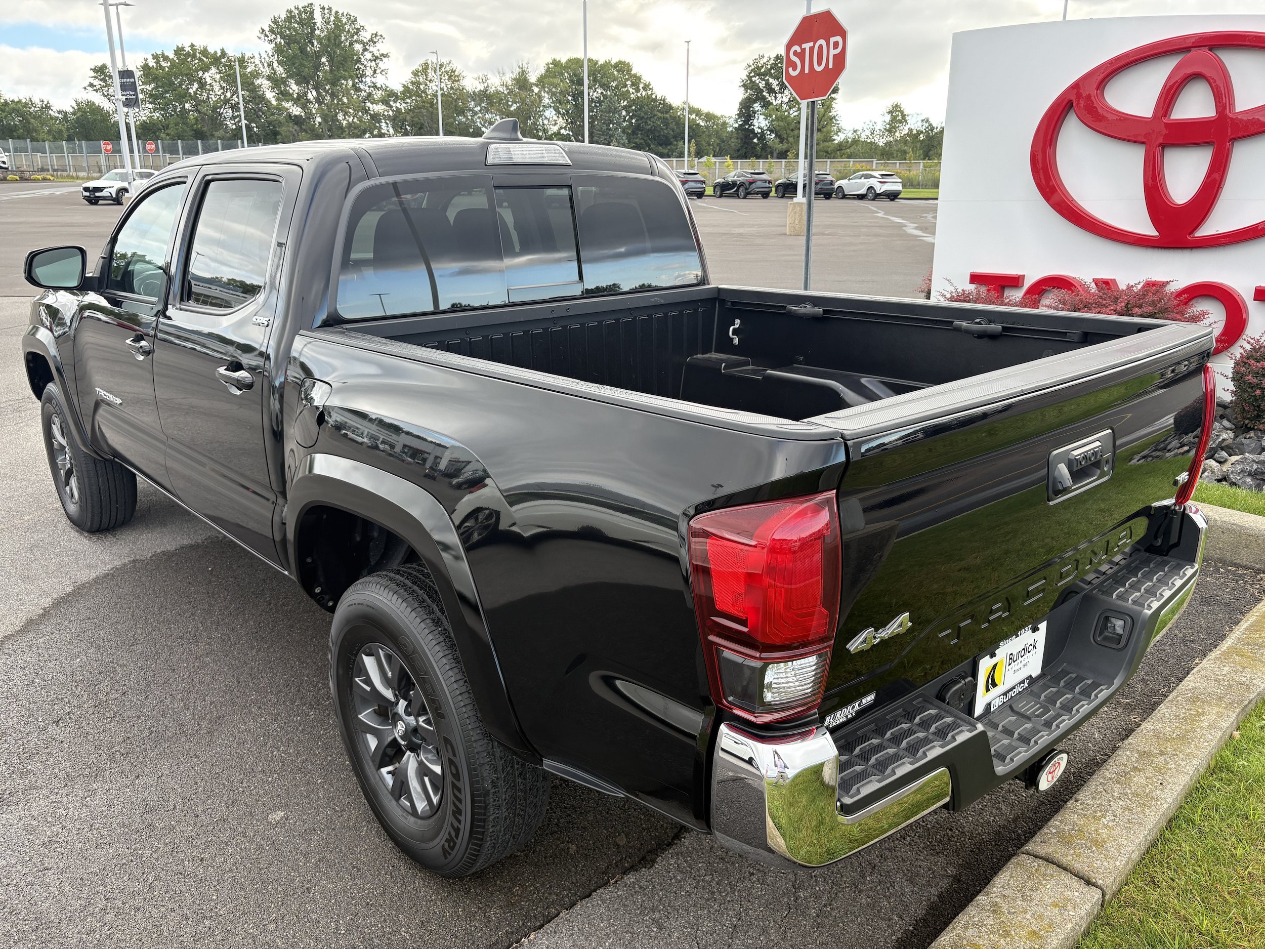 Certified 2023 Toyota Tacoma SR5 AWD/4WD image 5