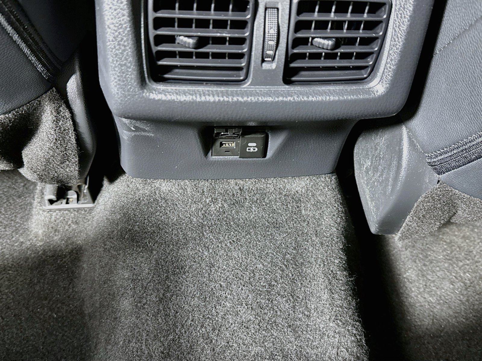 Used 2025 Toyota Camry SE FWD image 24