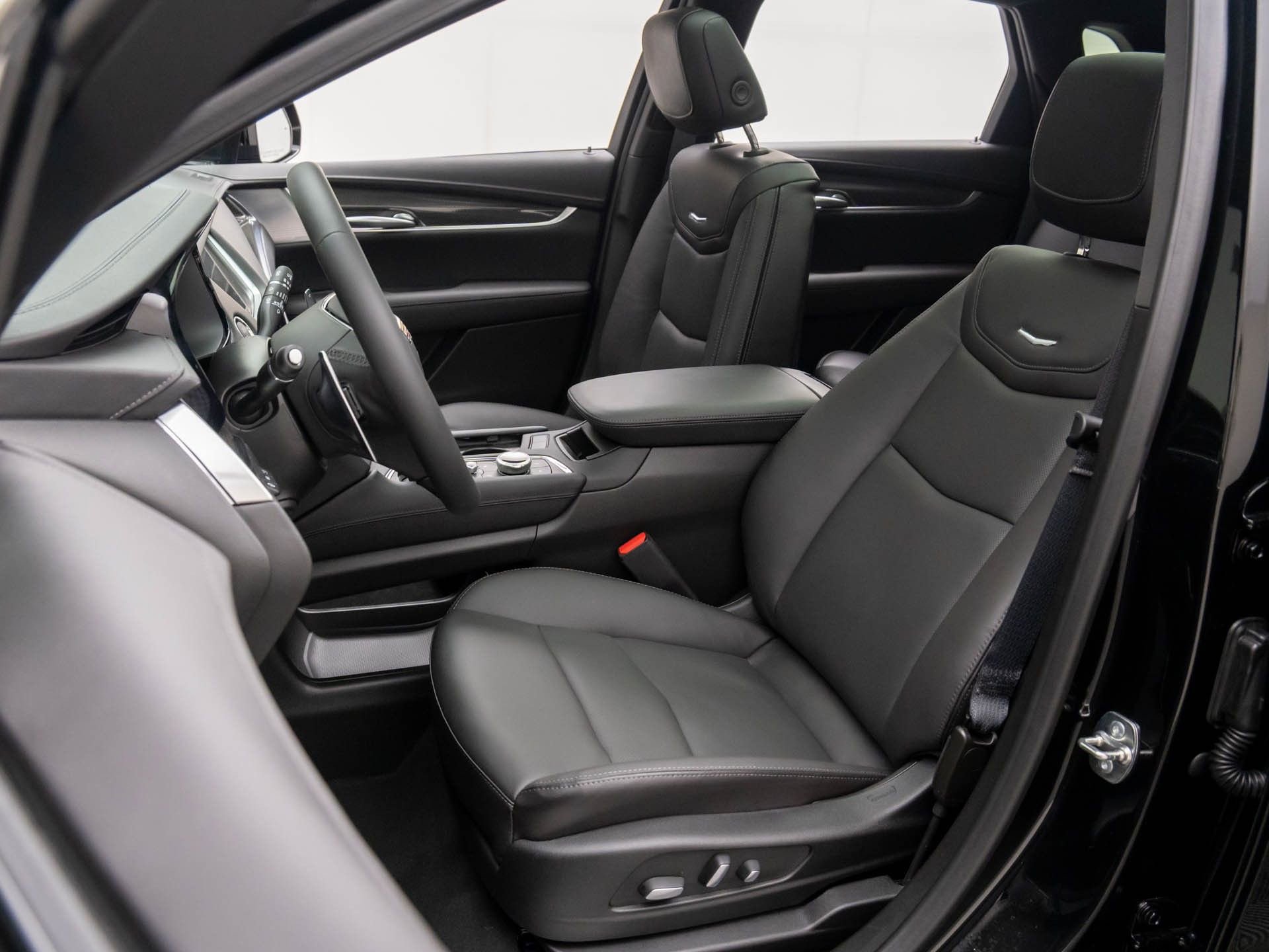 New 2026 Cadillac XT5 Sportv w/ LPO, Floor Liner Package AWD/4WD image 9