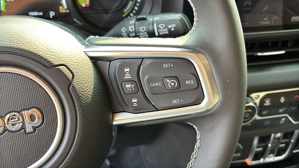 Used 2025 Jeep Wrangler Unlimited Sahara AWD/4WD image 19