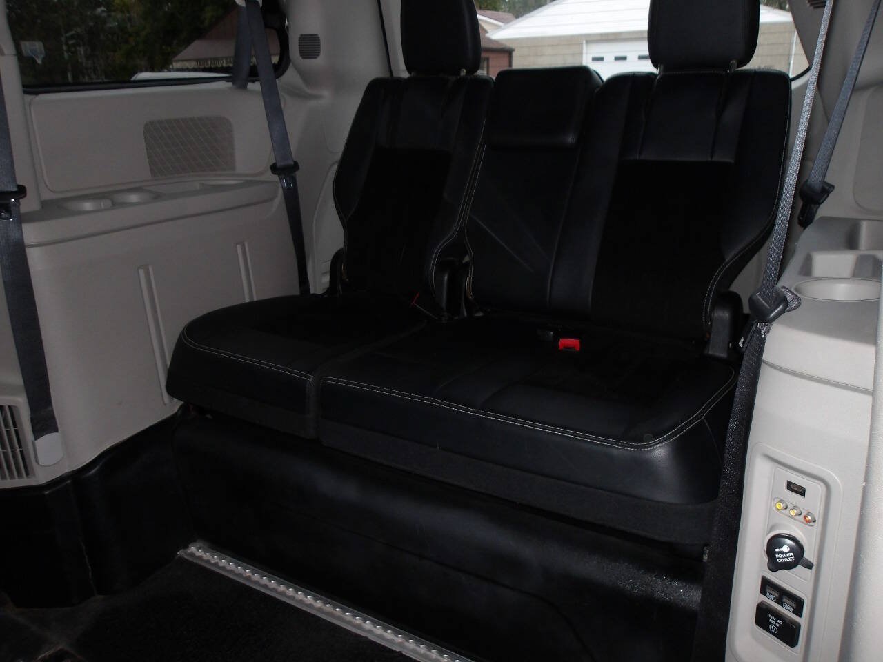 Used 2017 Dodge Grand Caravan SXT w/ Rear Park Assist Package FWD image 22