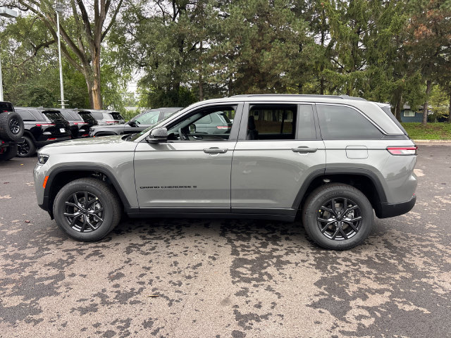 New 2027 Jeep Grand Cherokee 4WD image 8