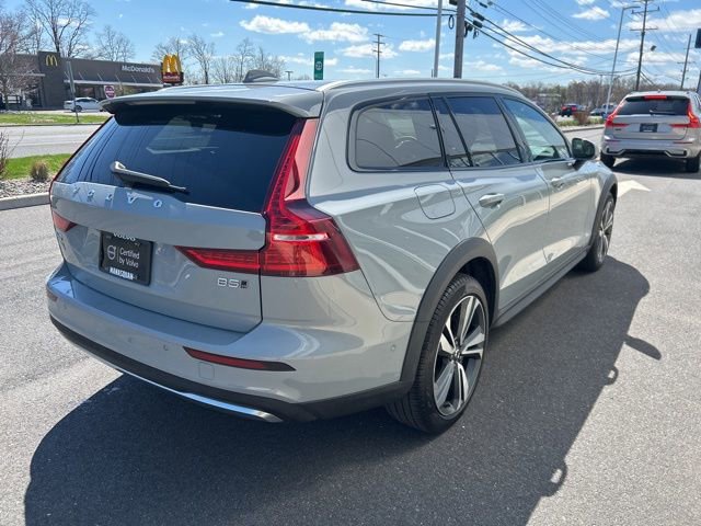Certified 2025 Volvo V60 B5 Cross Country Plus AWD/4WD image 5