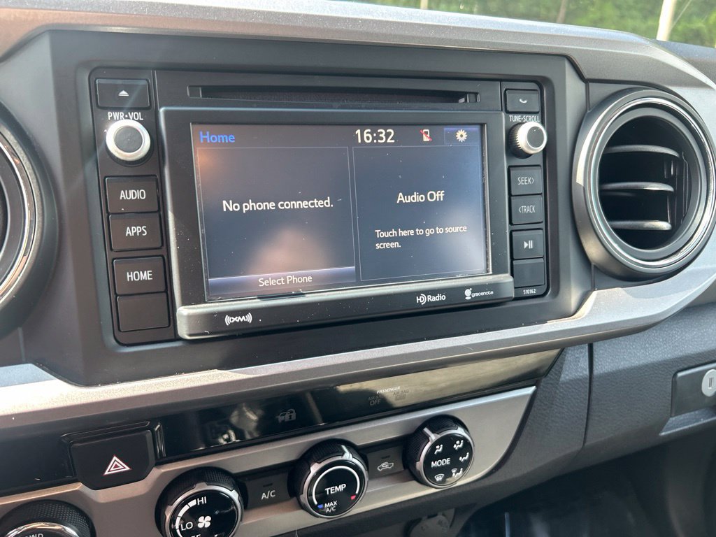 Used 2016 Toyota Tacoma SR5 AWD/4WD image 18