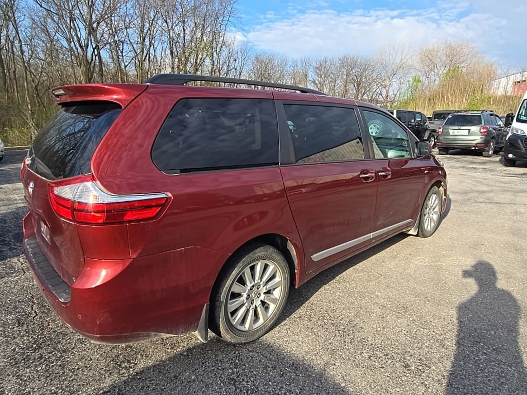 Used 2017 Toyota Sienna XLE image 8