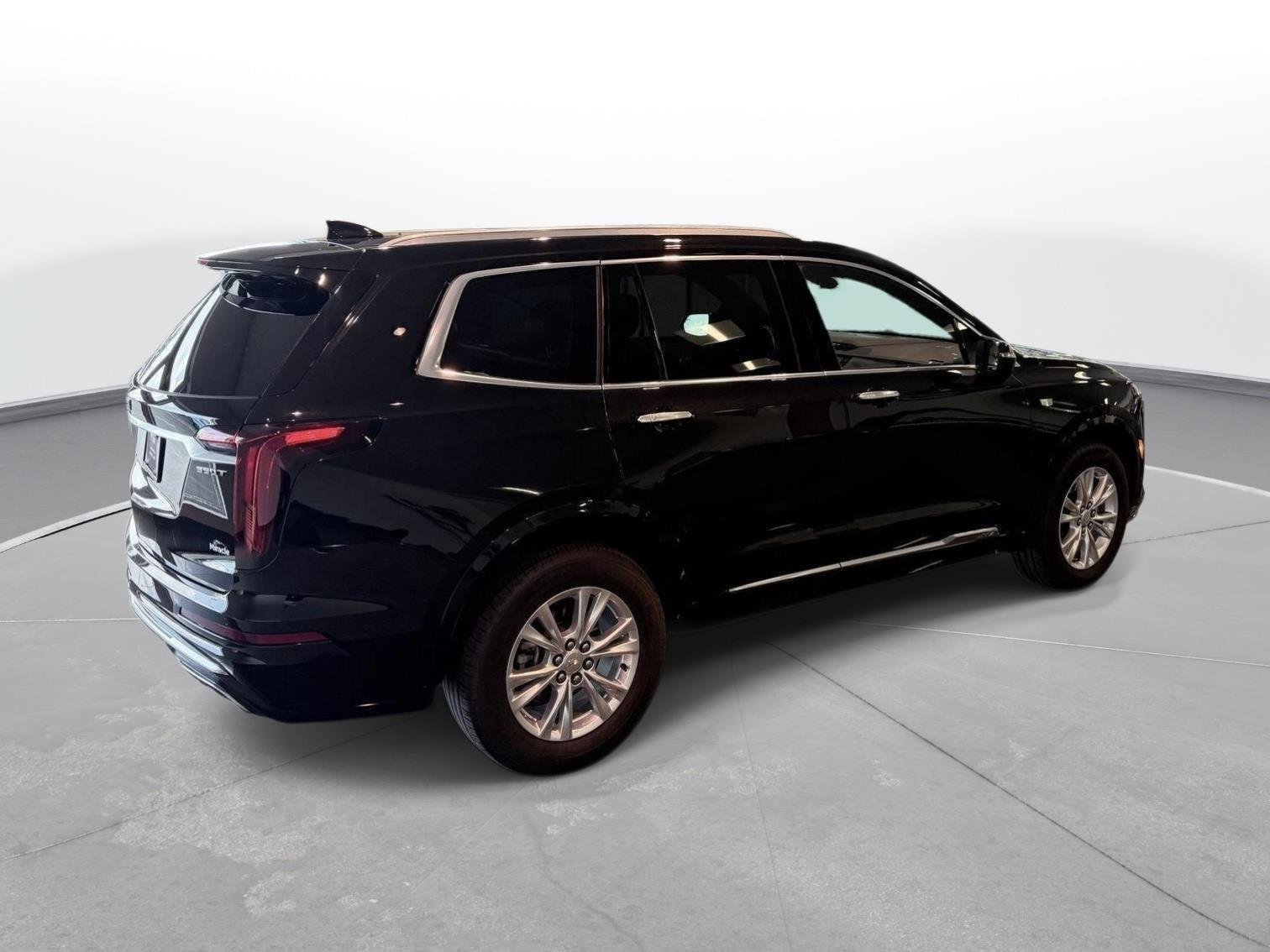 Used 2024 Cadillac XT6 Luxury w/ LPO, Floor Liner Package AWD/4WD image 4