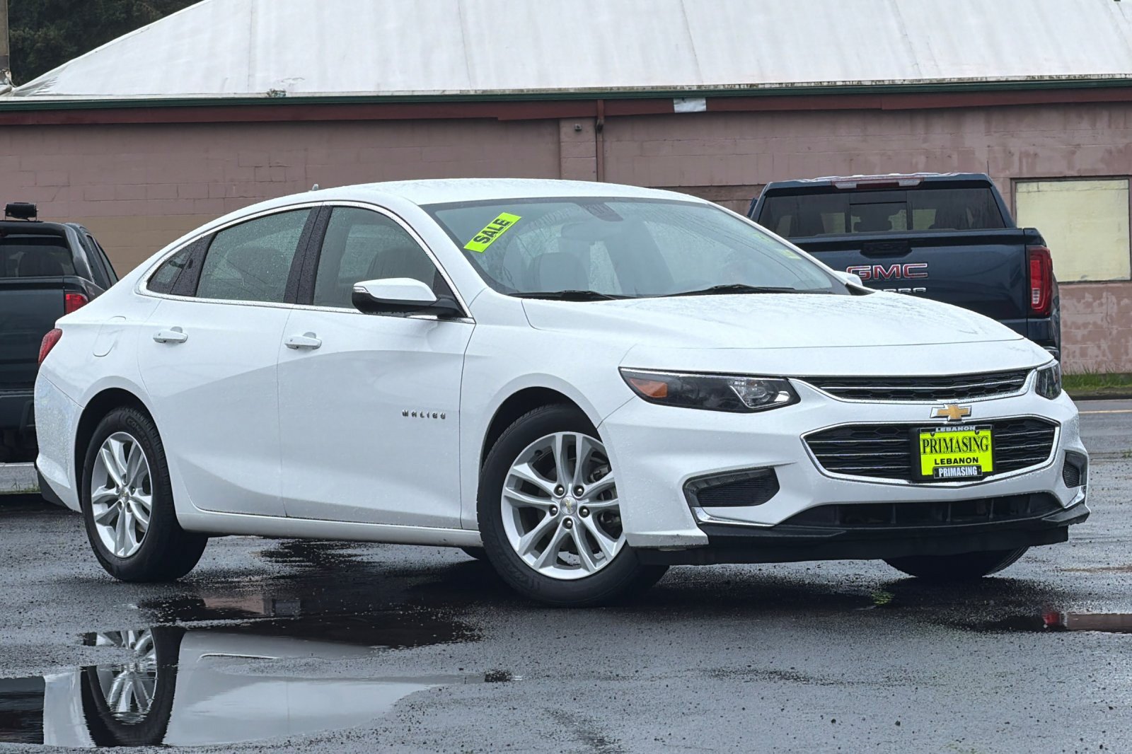 Used 2018 Chevrolet Malibu LT FWD image 2